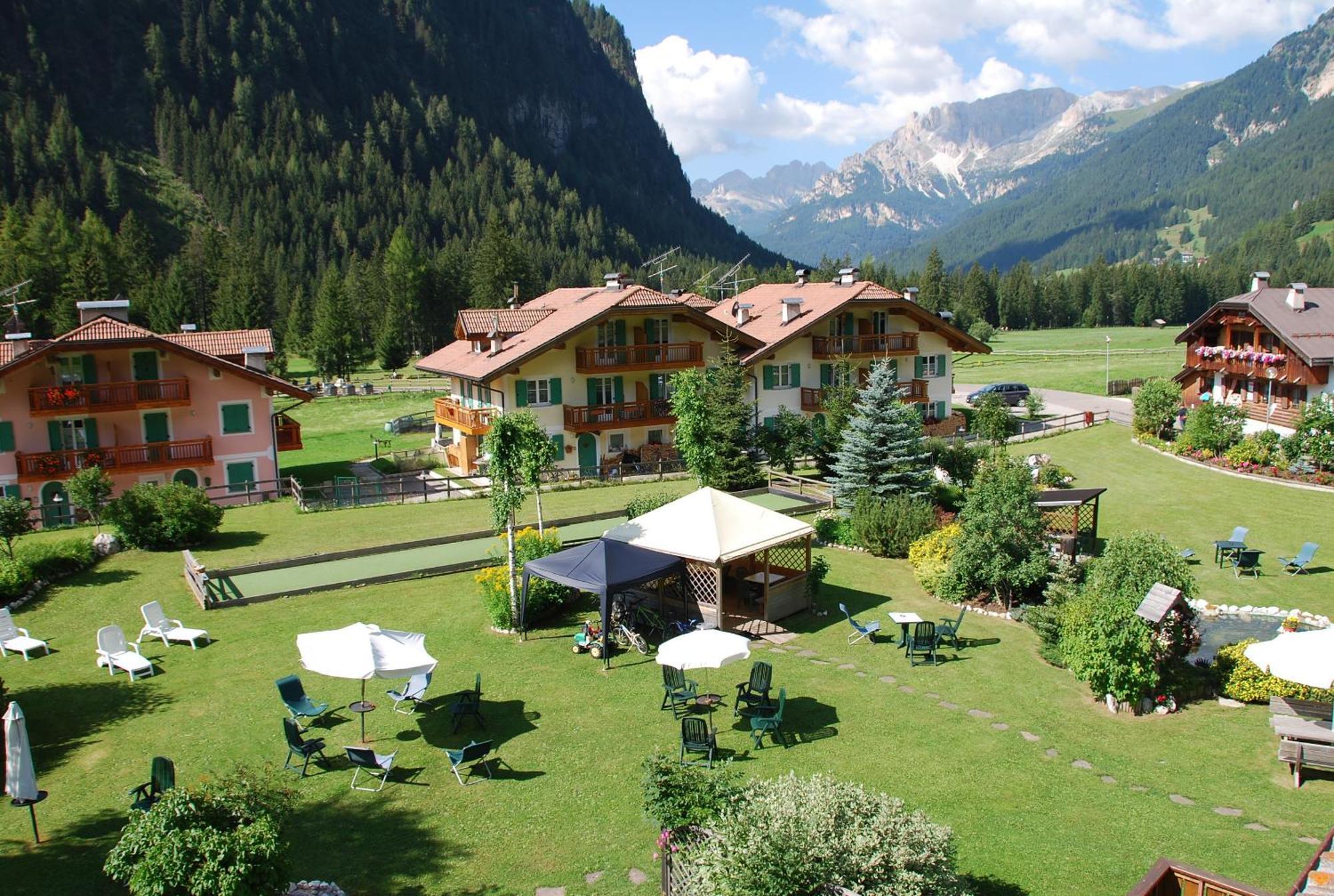 Dolomiten Hotel Irma Canazei Kültér fotó