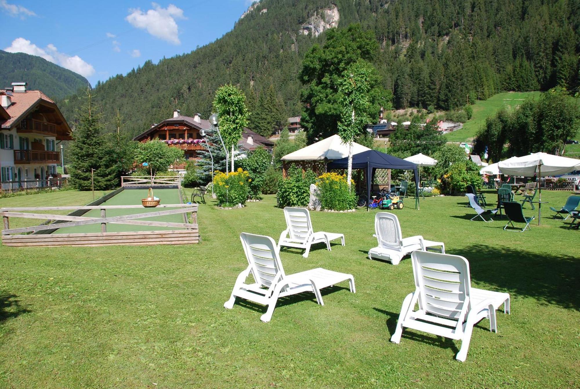 Dolomiten Hotel Irma Canazei Kültér fotó