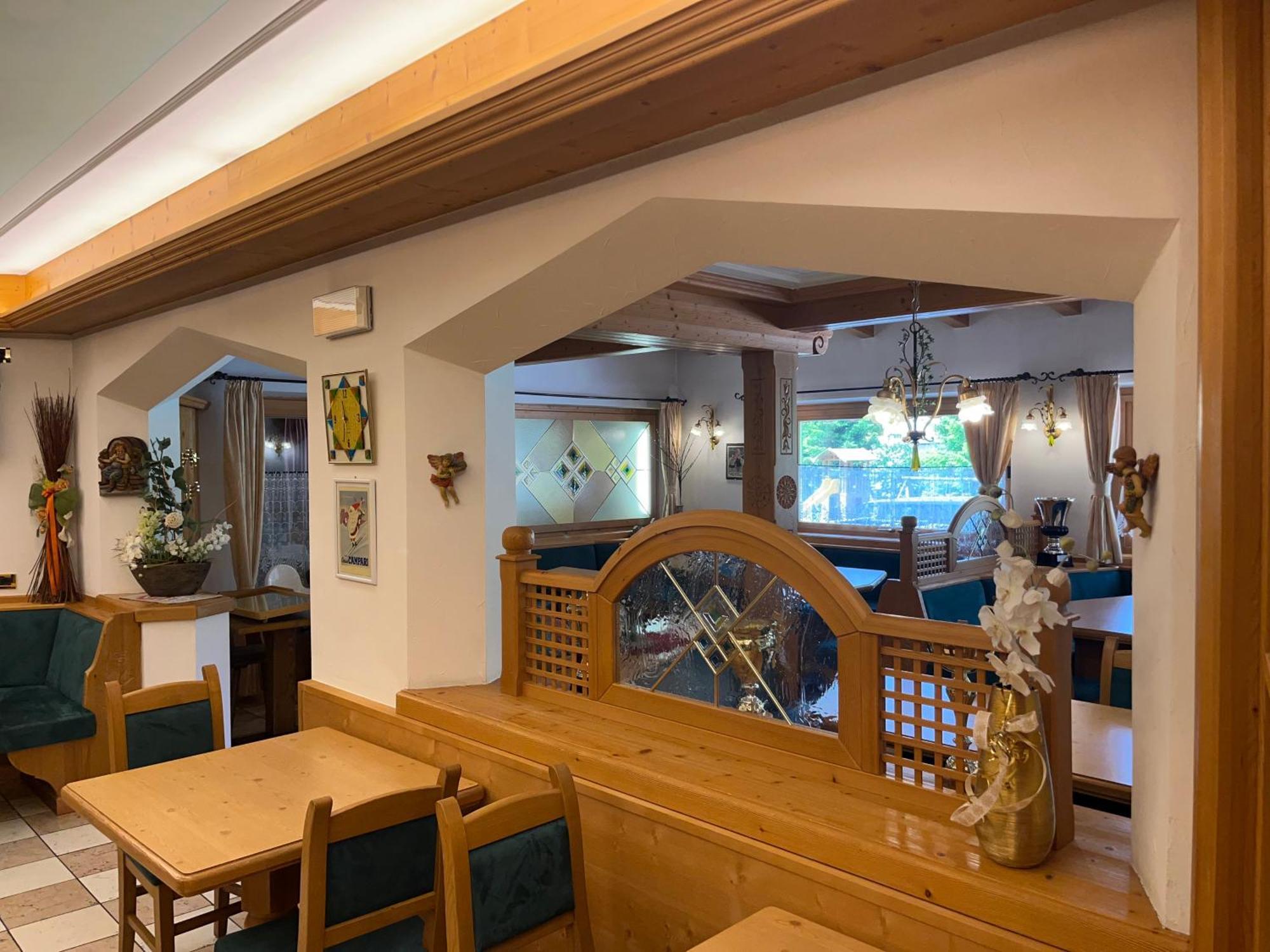 Dolomiten Hotel Irma Canazei Kültér fotó