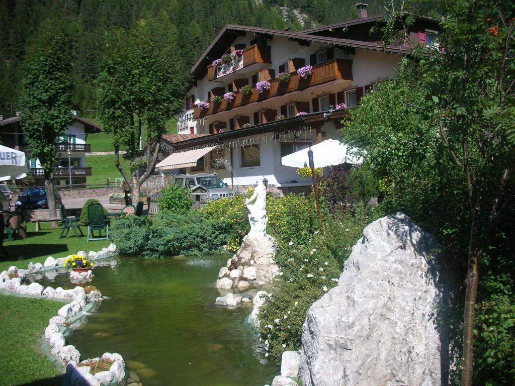 Dolomiten Hotel Irma Canazei Kültér fotó